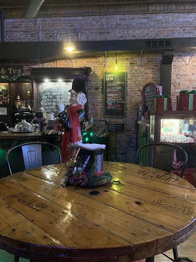 Top Hat Coffee and Entertainment photo 6